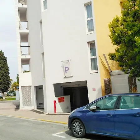 Port - Terrasse - Parking - Piscine アパート