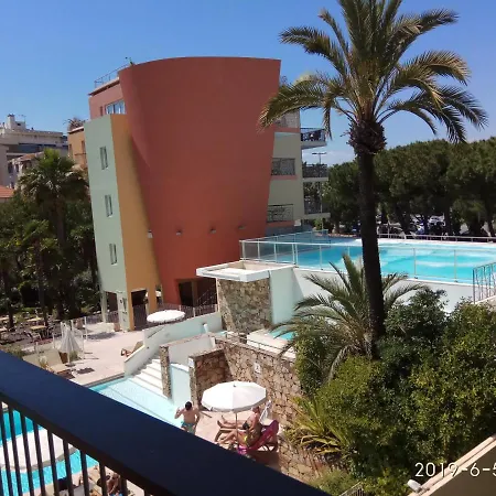 Port - Terrasse - Parking - Piscine *