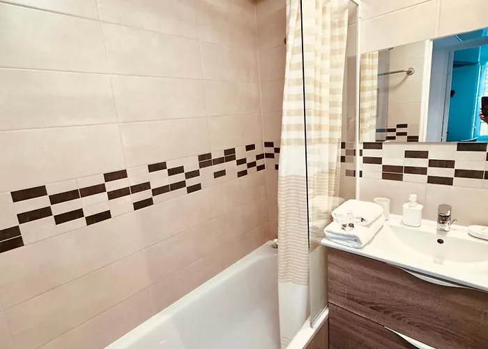 Port - Terrasse - Parking - Piscine Lägenhet *