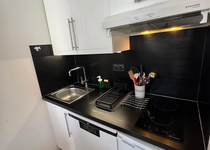 Port - Terrasse - Parking - Piscine