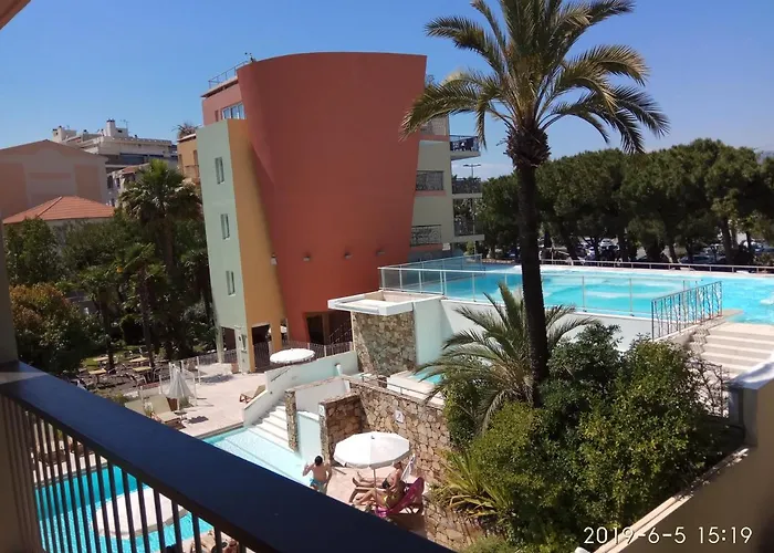 Port - Terrasse - Parking - Piscine *