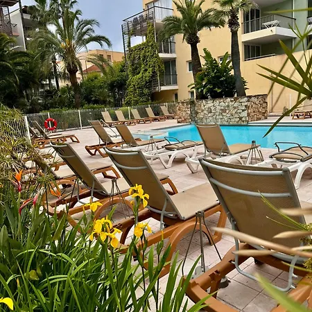 Port - Terrasse - Parking - Piscine