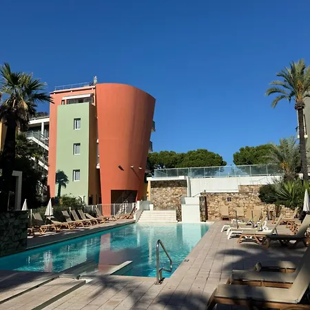 Port - Terrasse - Parking - Piscine *