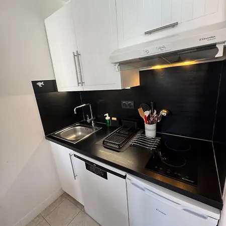 Port - Terrasse - Parking - Piscine