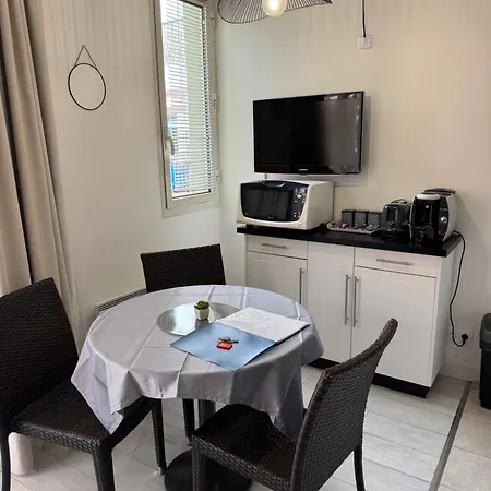Antibes Port - Terrasse - Parking - Piscine Apartment