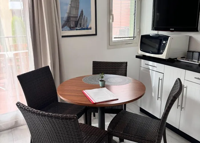 Appartement Port - Terrasse - Parking - Piscine Antibes