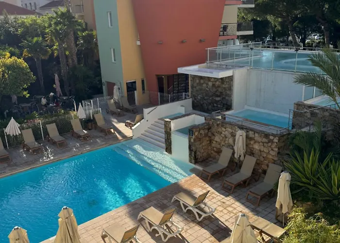 Appartement Port - Terrasse - Parking - Piscine Antibes
