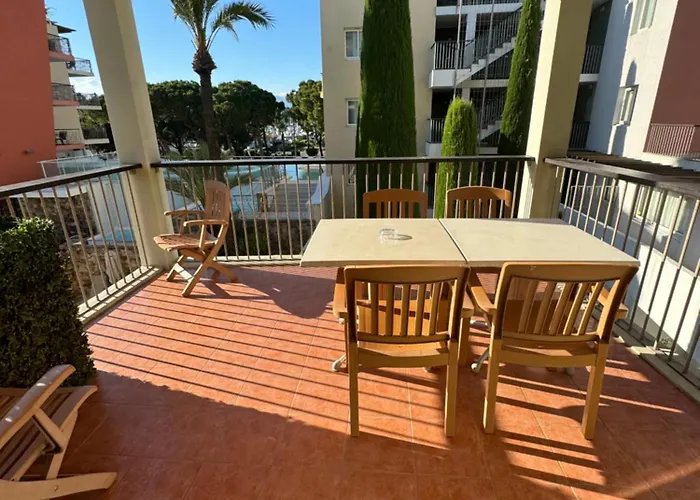 Port - Terrasse - Parking - Piscine Daire