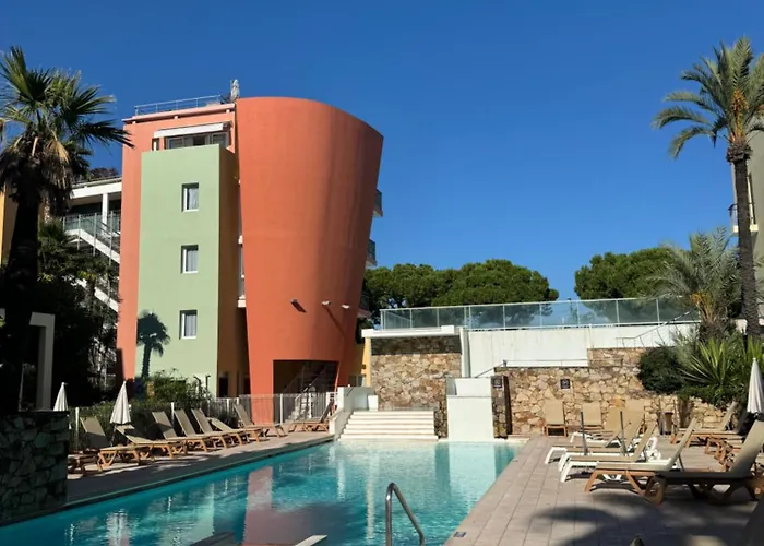 Port - Terrasse - Parking - Piscine *